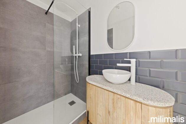 Studio rénové au rez-de-chaussée avec terrasse