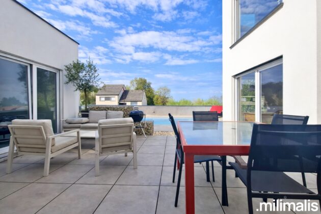 Maison d’architecte 197 m² • 5 chambres • Piscine • Grand garage • Proche Luxembourg